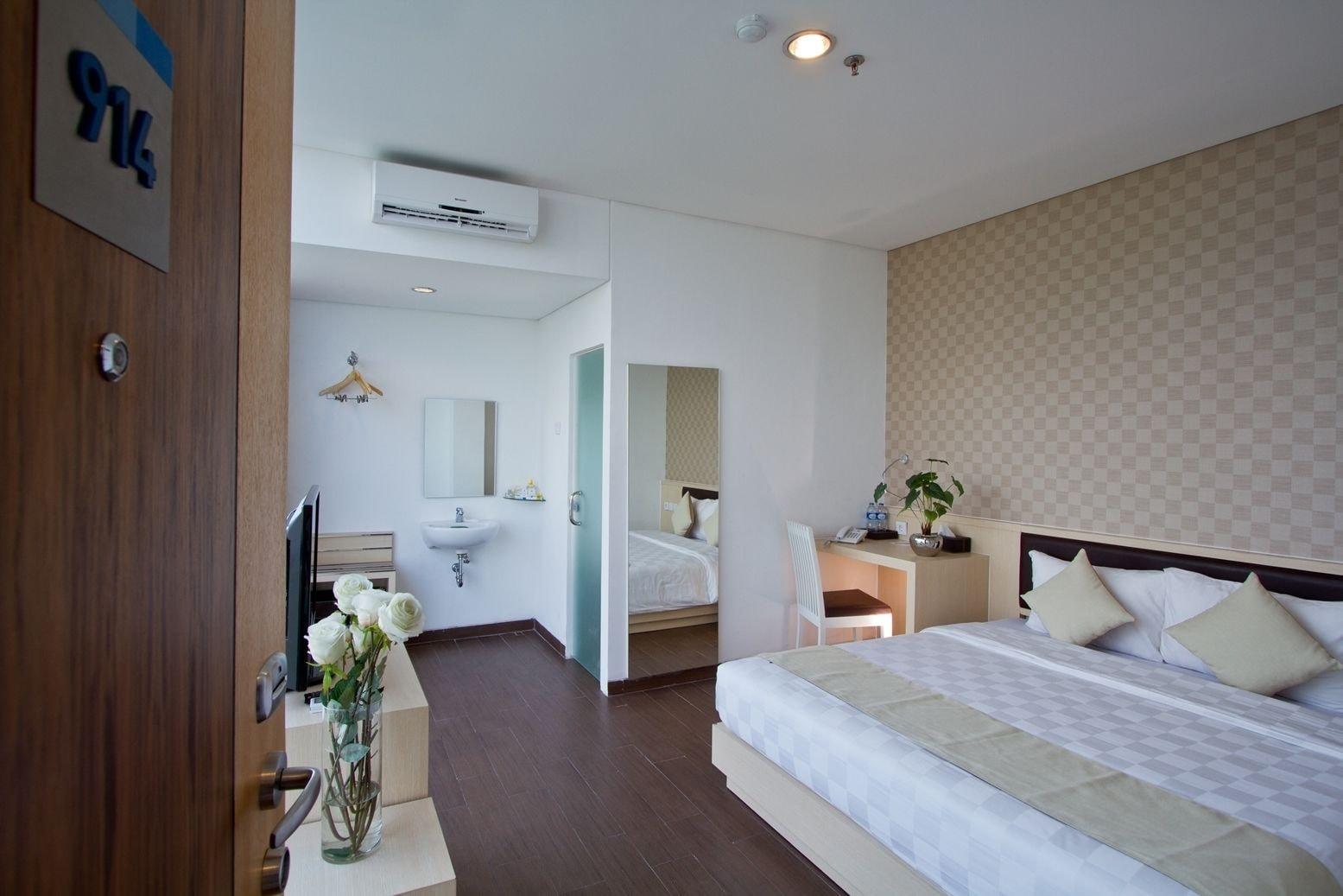 Hotel 88 Grogol Jakarta By Wh Exterior photo