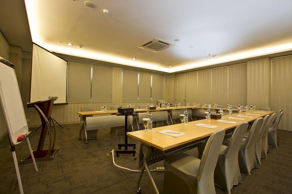 Hotel 88 Grogol Jakarta By Wh Exterior photo