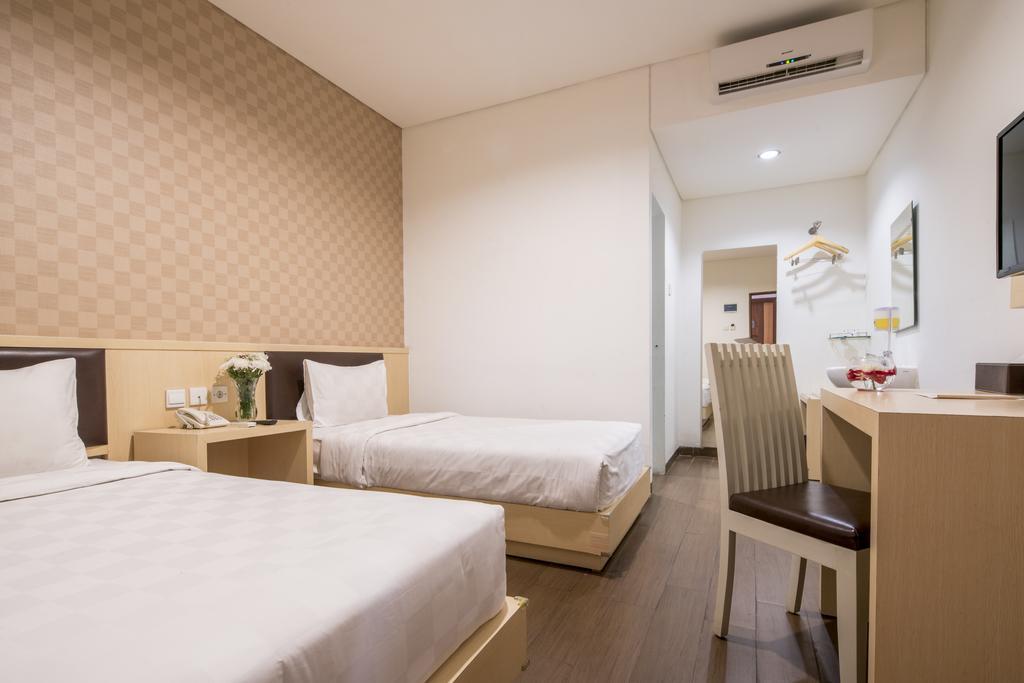 Hotel 88 Grogol Jakarta By Wh Exterior photo
