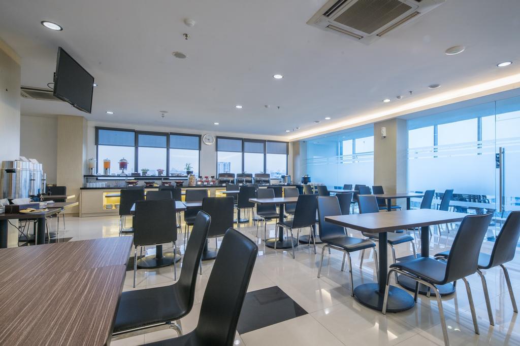 Hotel 88 Grogol Jakarta By Wh Exterior photo