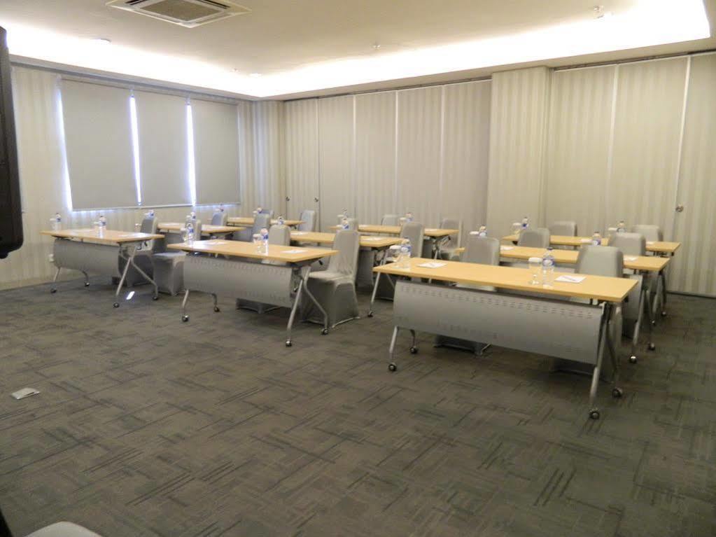 Hotel 88 Grogol Jakarta By Wh Exterior photo