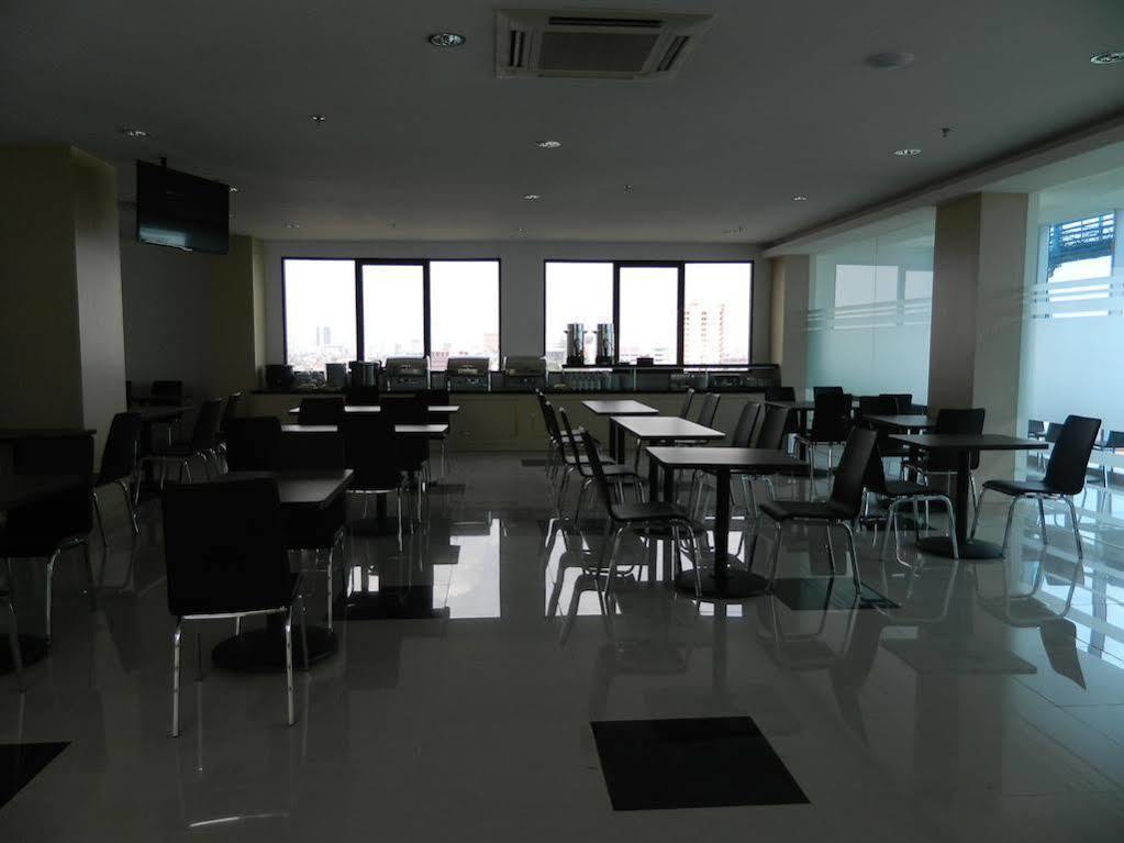 Hotel 88 Grogol Jakarta By Wh Exterior photo