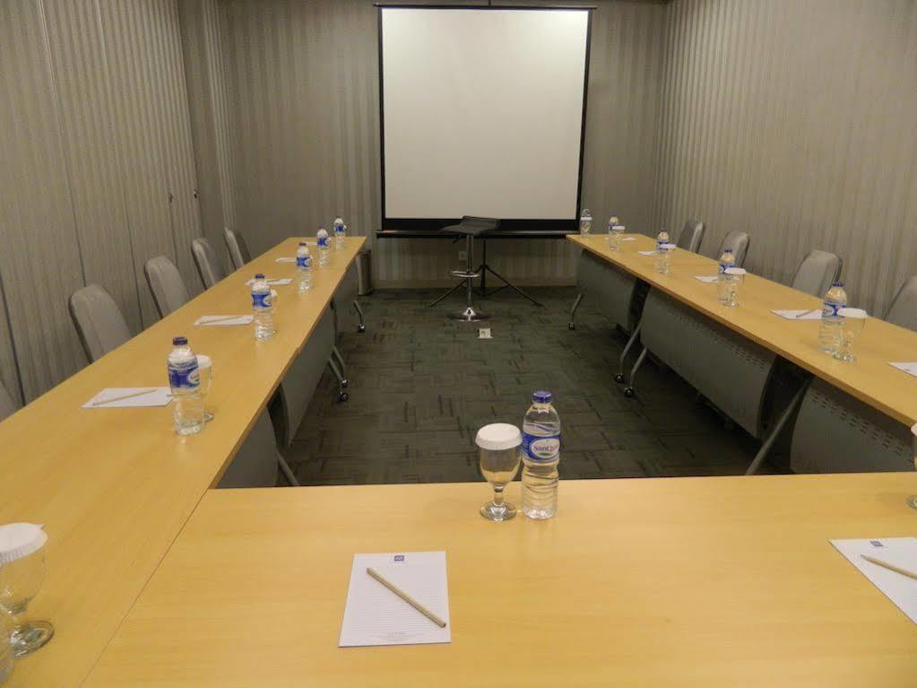 Hotel 88 Grogol Jakarta By Wh Exterior photo